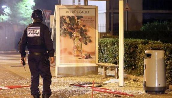 تور فرانسه: حمله با سلاح سرد به پلیس در فرانسه، 2 نفر زخمی شدند