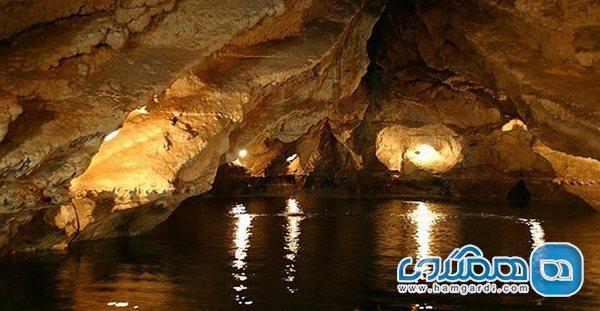 غار قوری قلعه یکی از جاذبه های طبیعی استان کرمانشاه به شمار می رود
