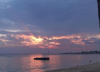 ساحل مرجان کیش ، قدم زدن کنار خلیج فارس